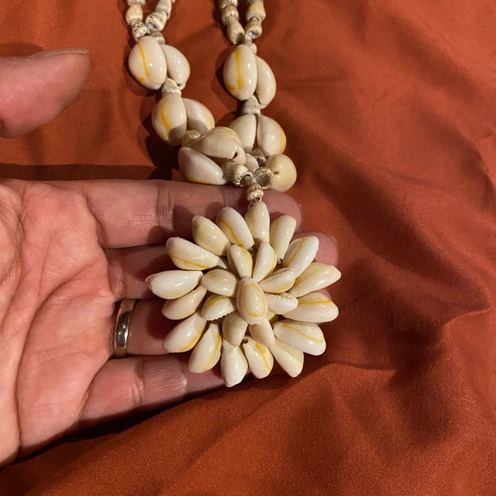 Beautiful Necklace made of shells - Picture 8 of 14